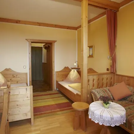 Biolandhaus Arche ホテル Eberstein